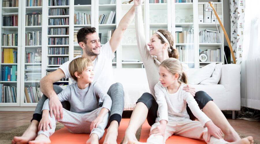 ¿Quieres mejorar tu salud y bienestar desde la comodidad de tu hogar o disfrutando del aire libre en el parque? ¡Este curso es para ti!<br><br>En nuestro Curso de Actividad física, te enseñaremos cómo mantenerte en forma de manera divertida y accesible. Aprenderás la importancia de implementar  una rutina de ejercicios que incluso puedes realizar en casa  y también actividades para hacer al aire libre.