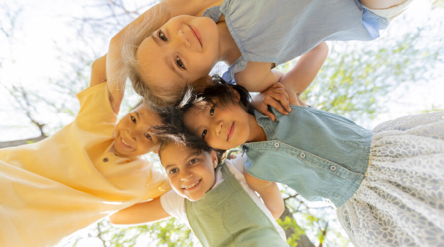 En este curso aprenderás qué es la crianza y cómo acompañar al niño en su desarrollo físico, emocional y social desde una mirada respetuosa, fortaleciendo prácticas basadas en la paciencia, el amor y la constancia para favorecer un crecimiento sano y equilibrado.