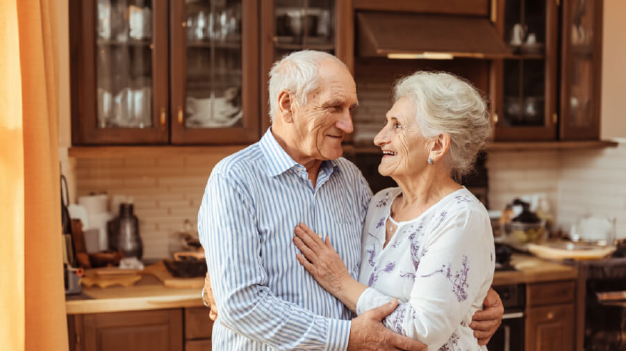 Se explica qué es el riesgo metabólico, cuáles son sus principales factores (sedentarismo, obesidad abdominal, hipertensión, mala alimentación) y de qué manera impacta la salud cardiovascular y metabólica. Presenta estrategias prácticas de prevención y control, como la actividad física, la alimentación equilibrada y hábitos saludables. También incluye dinámicas de aprendizaje con juegos de preguntas que ayudan a reforzar el conocimiento de forma participativa y entretenida.