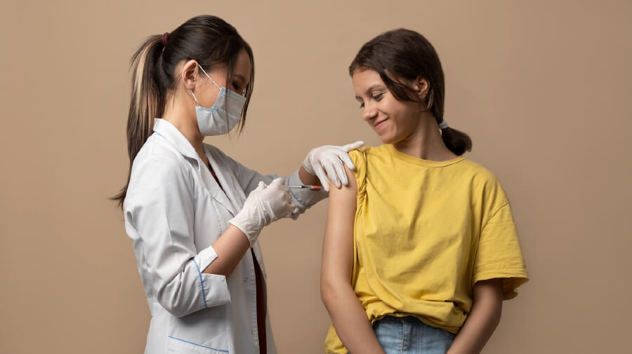 El Virus del Papiloma Humano (VPH) es una de las infecciones más comunes y puede afectar a personas de cualquier edad. Vacunarse es una medida clave para prevenir enfermedades asociadas y proteger tu salud a largo plazo. A través del Programa Ampliado de Inmunizaciones (PAI), puedes acceder a esta vacuna de forma segura y gratuita. Infórmate, decide y protege tu bienestar y el de quienes te rodean.